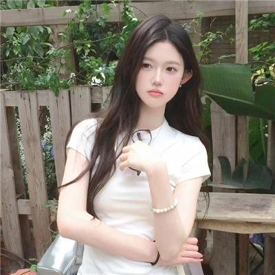 院子里的女人